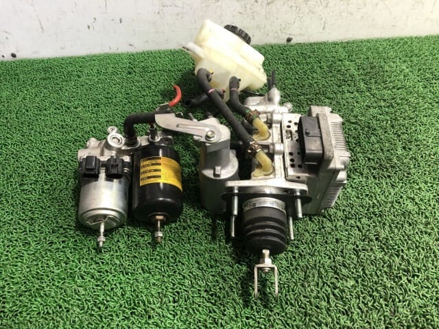 中古 プリウス DAA-ZVW30 47210-47130 ブレーキブースター