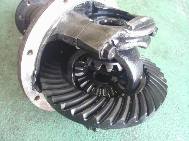 Used]Rear Rigid Differential Assembly SUZUKI Carry 2003 LE-DA63T