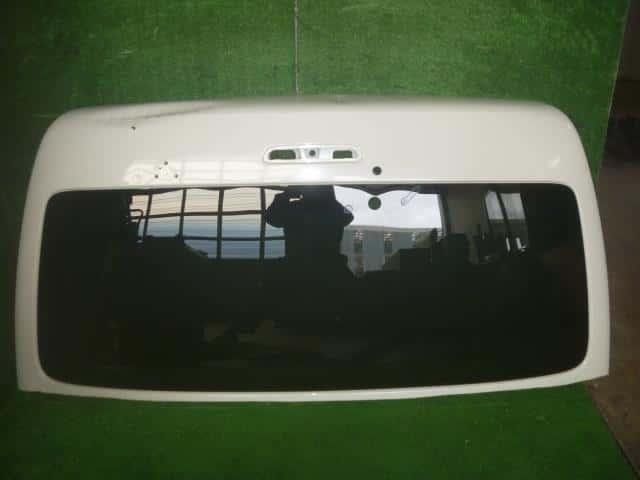 Used]Rear Windshield TOYOTA Hiace 2024 3BF-TRH216K 6810526121 - BE