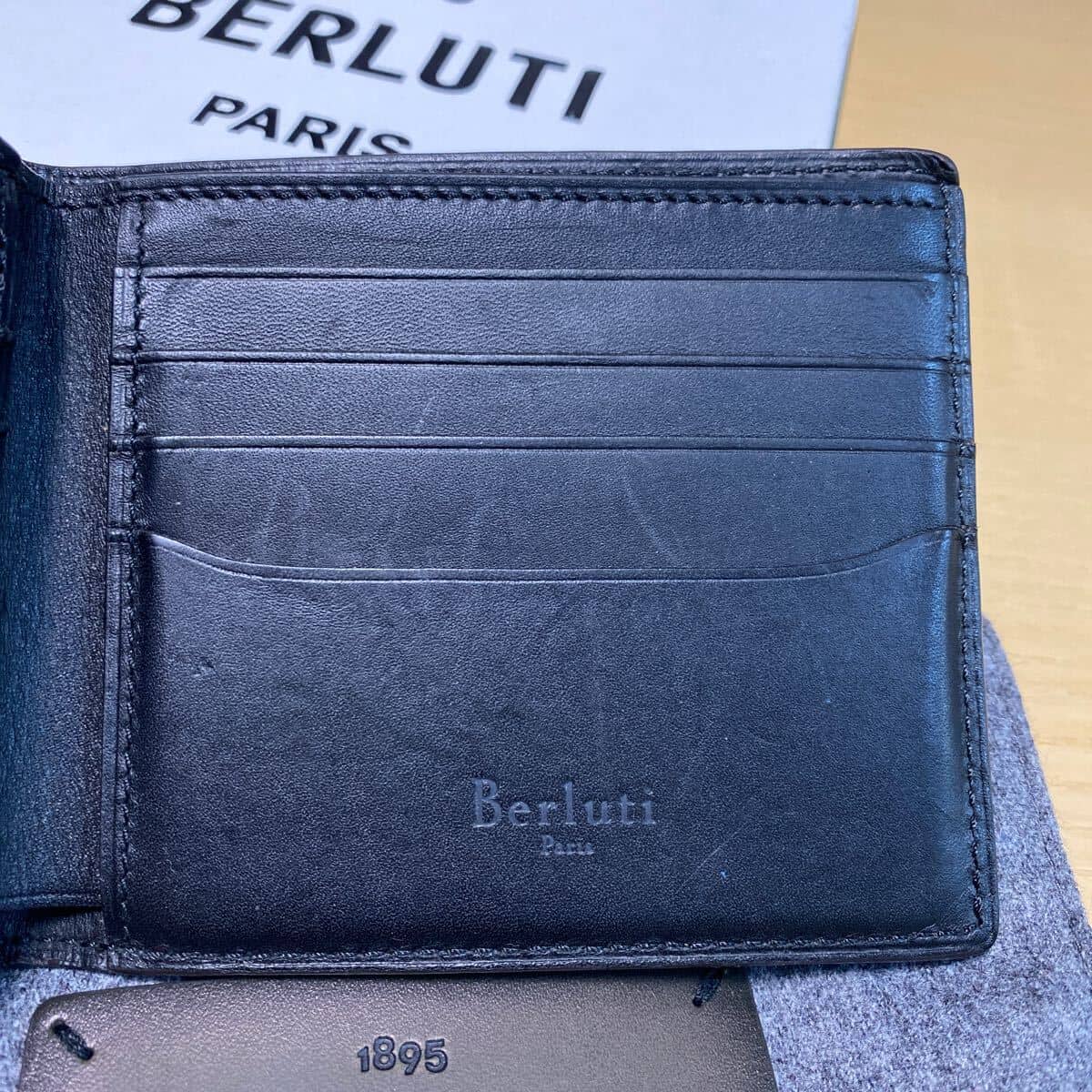 限定極希少　86万円Berluti コンプライス エッジ　ボディバッグ 2way 限定極希少 86万円Berluti コンプライス エッジ ボディバッグ 2way