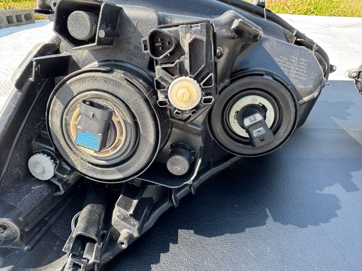 車 AQUA NHP10 genuine front camera