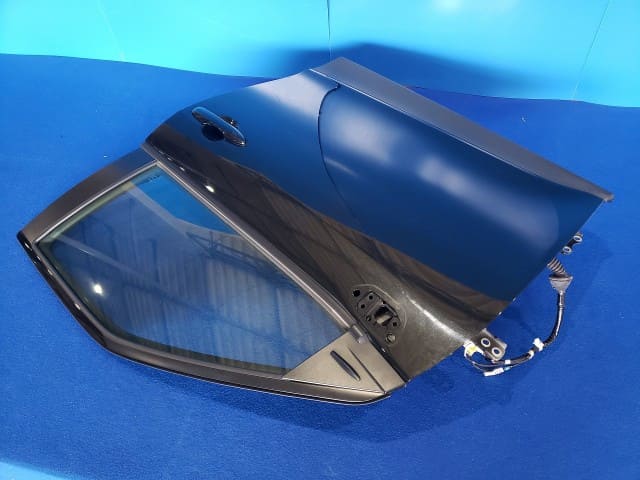 Used]Front Left Door Assembly TOYOTA Yaris Cross 2022 5BA-MXPB10