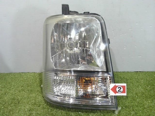 Used]Right Headlight SUZUKI Every 2011 EBD-DA64V 3512068H51 - BE 