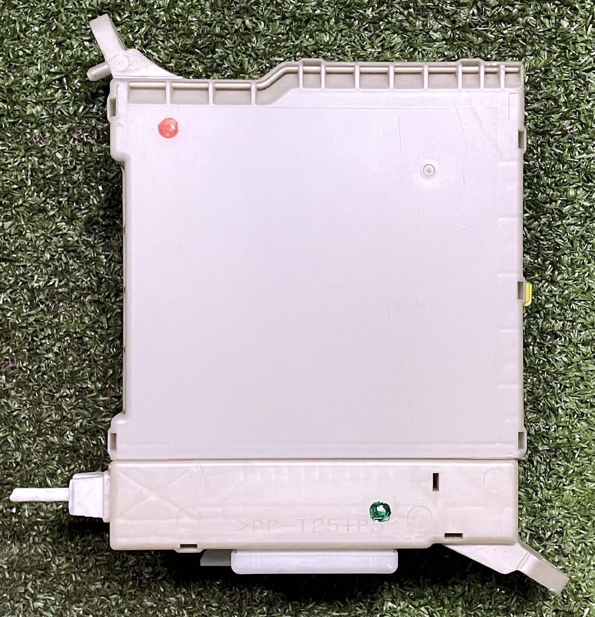 Used][MINP2-253] Toyota Alphard/VELLFIRE [DBA-ANH20W] Fuse Box