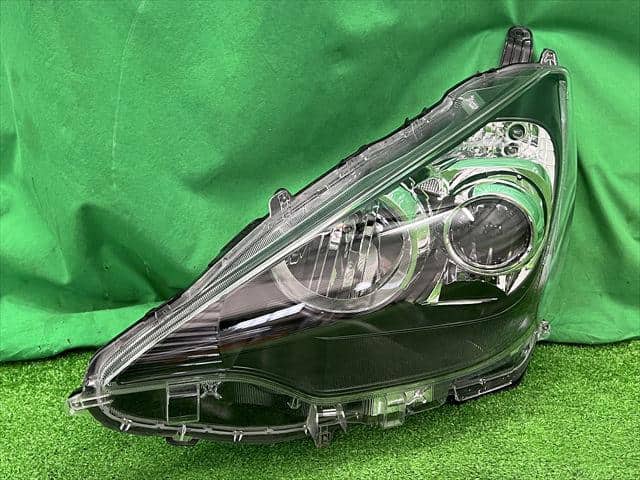 Used]Left Headlight TOYOTA Aqua 2013 DAA-NHP10 8115052E90 - BE