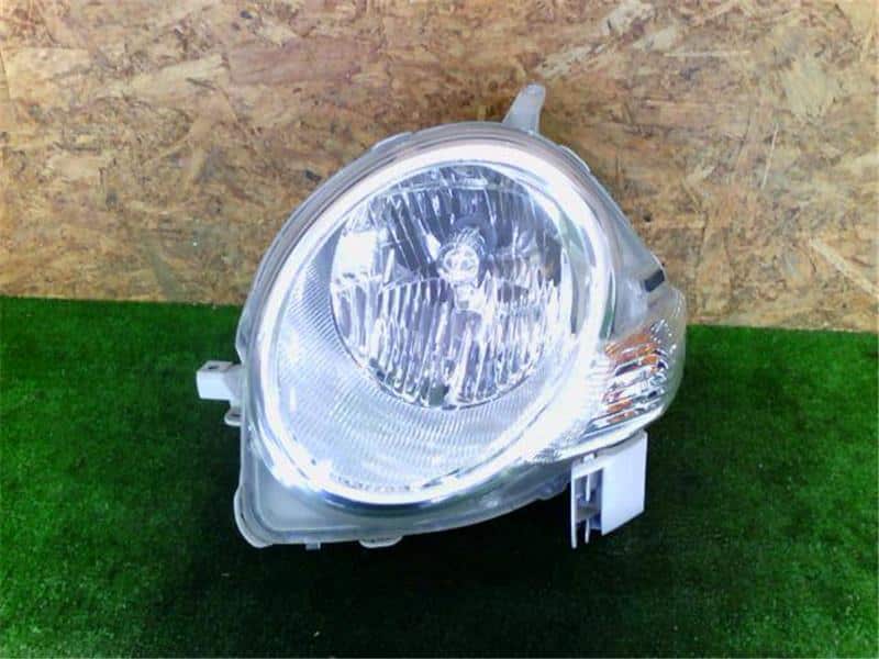 Used]Left Headlight TOYOTA Sienta 2013 DBA-NCP85G 8115052830 - BE