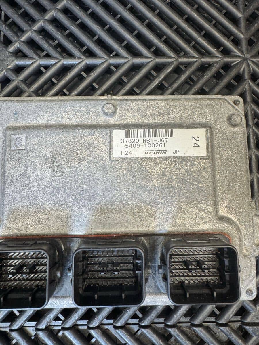 フィット DBA-GE8 エンジンコンピューター 37820-RB1-J67