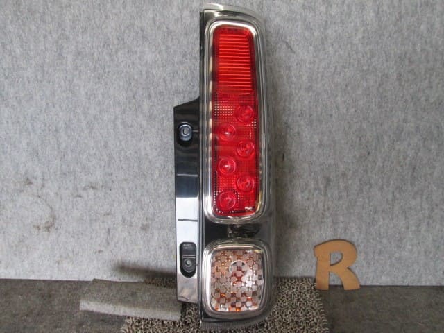 Suzuki Spacia Custom MK53S right Light Suzuki Spacia Custom MK53S