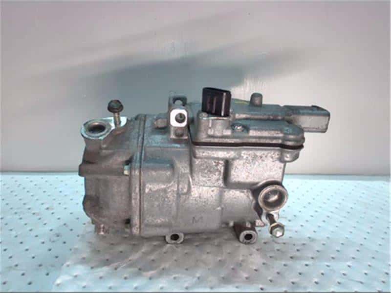 Used]Toyota Genuine Aqua NHP10 air-conditioner compressor 88370
