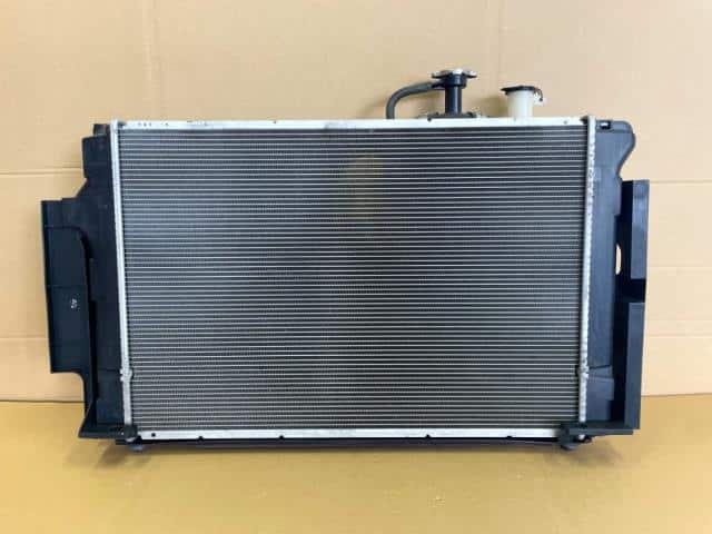 Used]Radiator TOYOTA Aqua 2013 DAA-NHP10 1640021330 - BE FORWARD