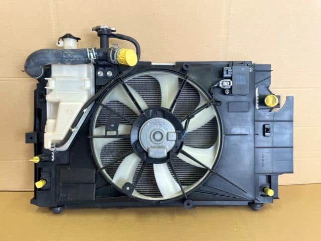 Used]Radiator TOYOTA Aqua 2013 DAA-NHP10 1640021330 - BE FORWARD