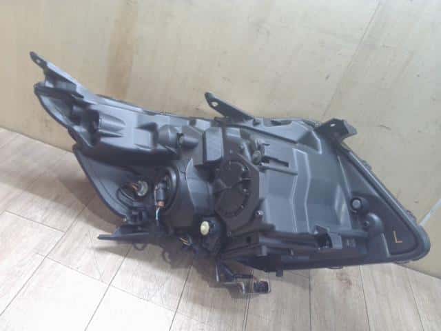 [Used]Left Headlight TOYOTA Voxy 2016 DBA-ZRR80G 8117028D10 - BE ...