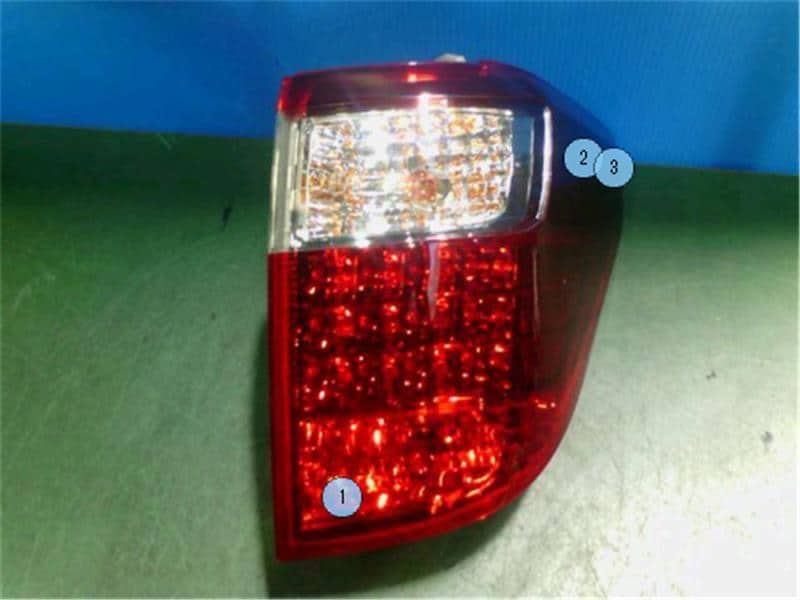Used]Toyota Genuine Alphard GGH20W Right Tail Lamp 81551-58070 
