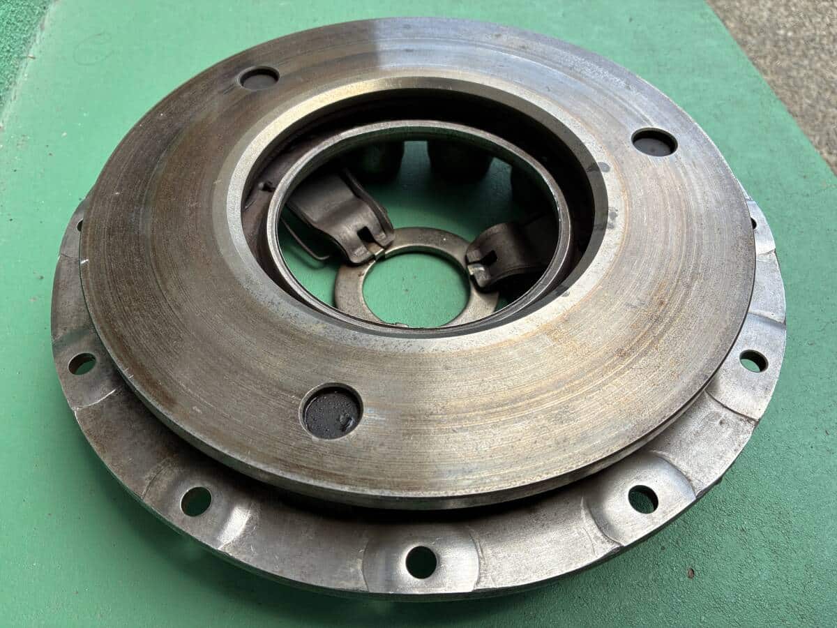 Used]Mitsubishi jeep J54 4DR5 Engine Mitsubishi Genuine clutch
