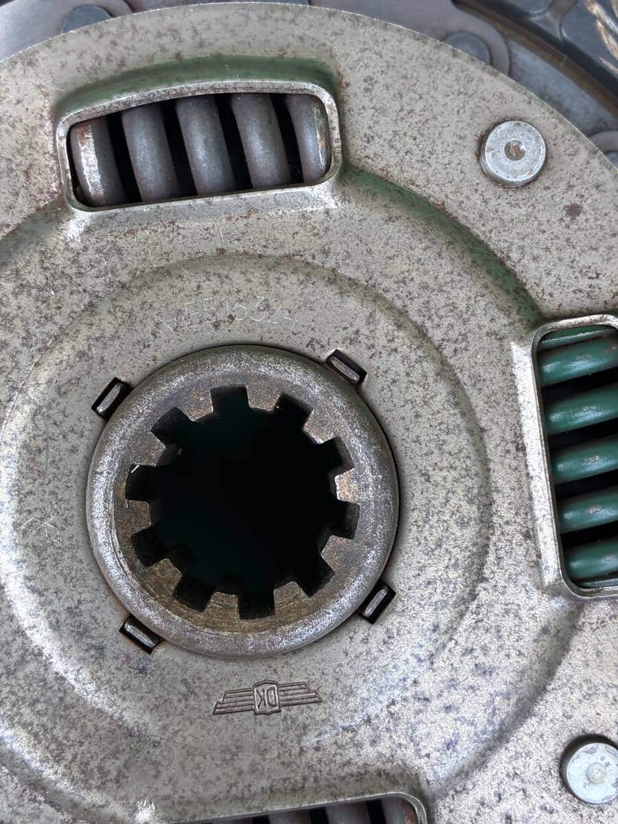 三菱ジープ 4DR5 エンジン 純正 クラッチデスク プレッシャープレート Used]Mitsubishi jeep J54 4DR5 Engine Mitsubishi Genuine clutch