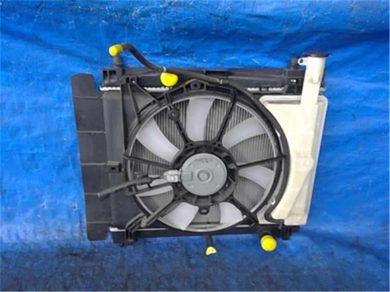 [Used]Radiator TOYOTA Corolla Axio 2014 DBA-NZE161 1640021381 - BE ...