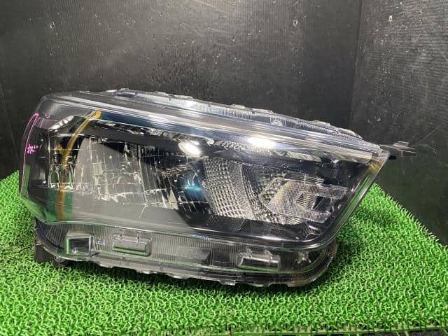 ライズ 5AA-A202A 右ヘッドライト ヘッドランプ 81110-B1710 KEIHIN 