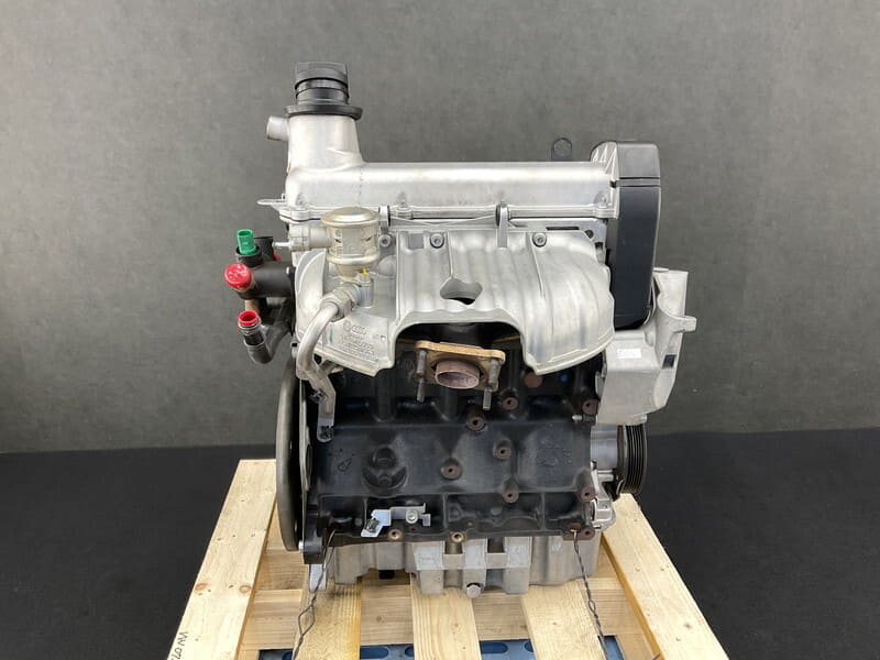 [Used]The VW072 9C New Beetle AZJ Engine body 158,615km ★Compression OK ...