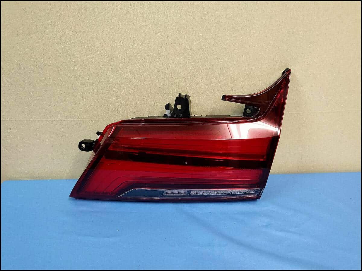 即決 良品 アルファード AGH30W 後期 右テールライト 純正 81550-58180