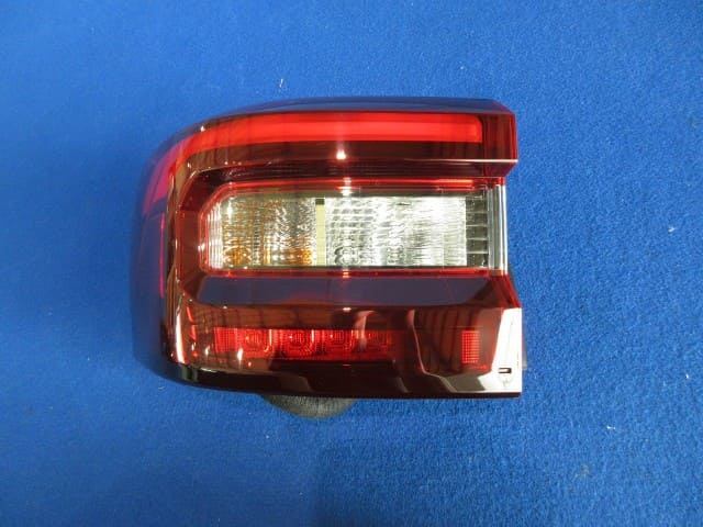 【新品】トヨタ ライズ 左側テールランプ 81561-B1170 ライズ トヨタ 5BA-A210A 左テールランプ 81560-B1290 ロッキー A200S