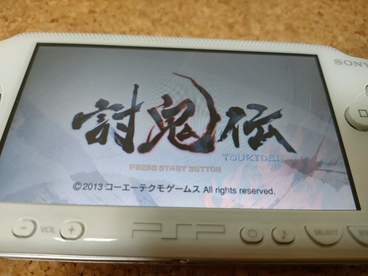 PSP ホワイト Amazon | PSP「プレイステーション・ポータブル」 セラミック