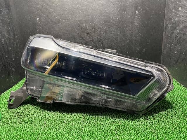 Used]Right Headlight HONDA WR-V 2024 5BA-DG5 3310031XK02 - BE