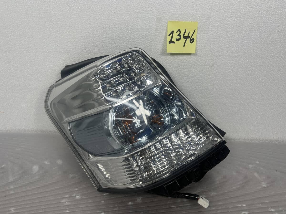 車 2014 Toyota Sai AZK10Genuine Tail Lamp
