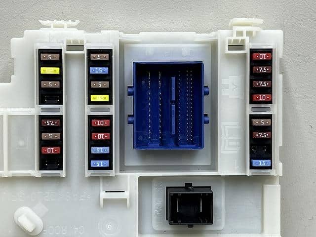 [Used]Fuse Box VOLVO Volvo 60 series 2018 LDA-FD4204T 31412971 - BE ...