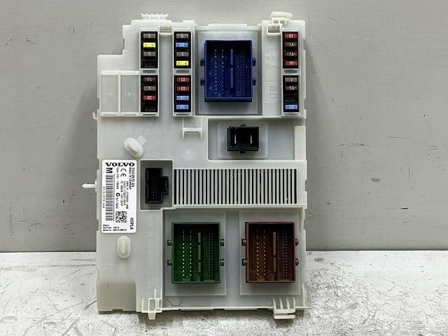 [Used]Fuse Box VOLVO Volvo 60 series 2018 LDA-FD4204T 31412971 - BE ...