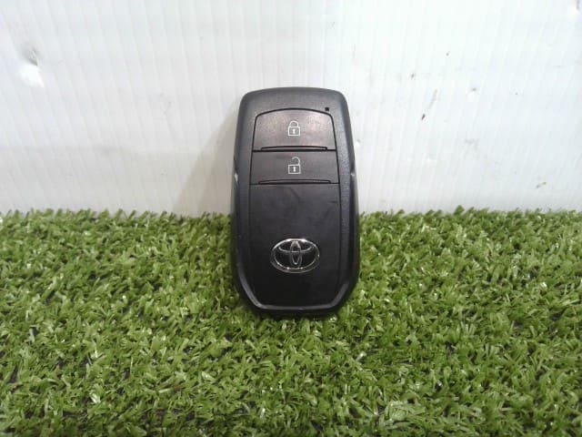 [Used]Keyless Entry Remote Control Key TOYOTA Aqua 2024 6AA-MXPK11 ...