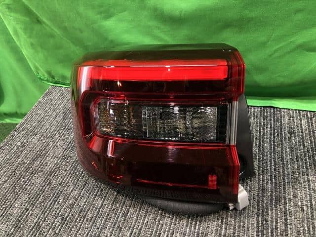 Used]Left Tail Light TOYOTA Raize 2020 5BA-A200A 81561B1170 - BE