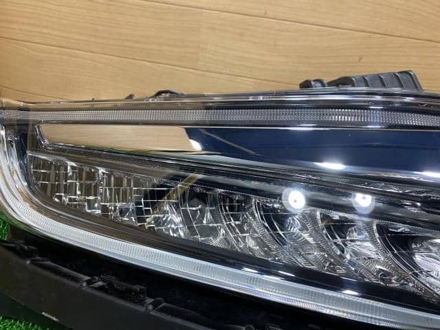 Used]Right Headlight HONDA Insight 2019 6AA-ZE4 33100TXNJ01 - BE
