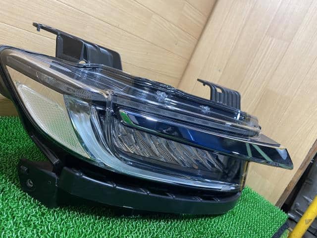Used]Right Headlight HONDA Insight 2019 6AA-ZE4 33100TXNJ01 - BE