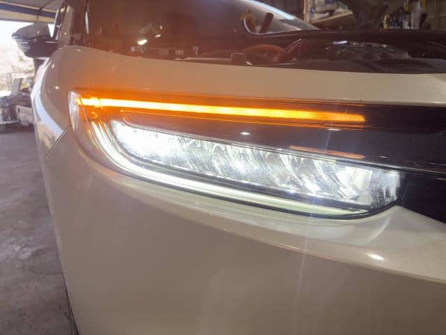 Used]Right Headlight HONDA Insight 2019 6AA-ZE4 33100TXNJ01 - BE