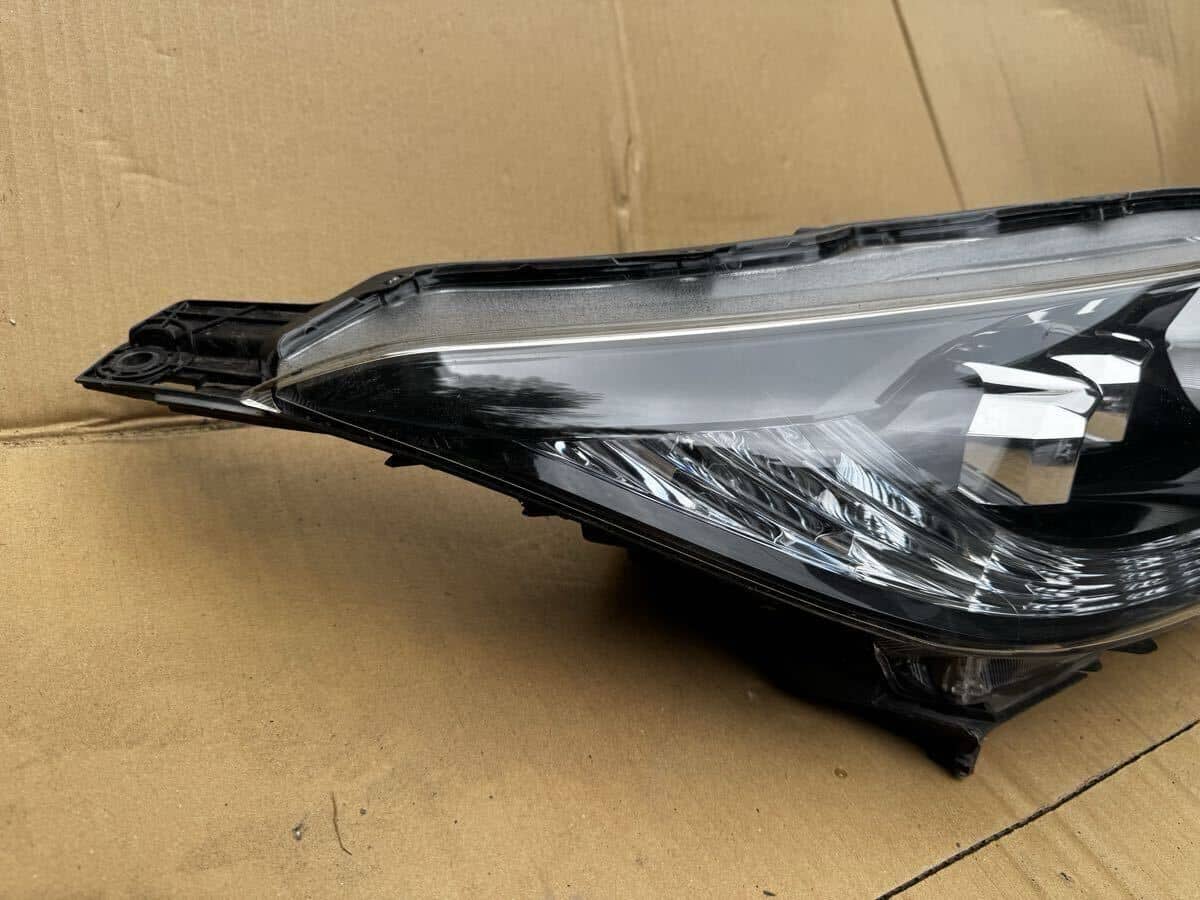 Used]Honda Vezel hybrid RU3/RU4 Right headlight LED KOITO 100