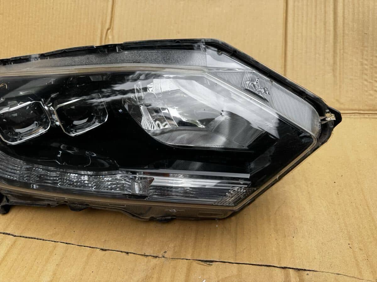 Used]Honda Vezel hybrid RU3/RU4 Right headlight LED KOITO 100