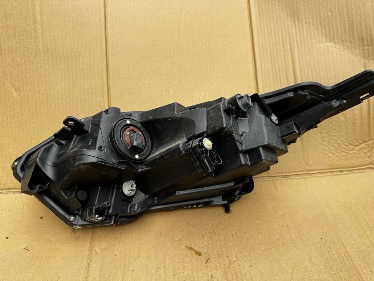 Used]Honda Vezel hybrid RU3/RU4 Right headlight LED KOITO 100