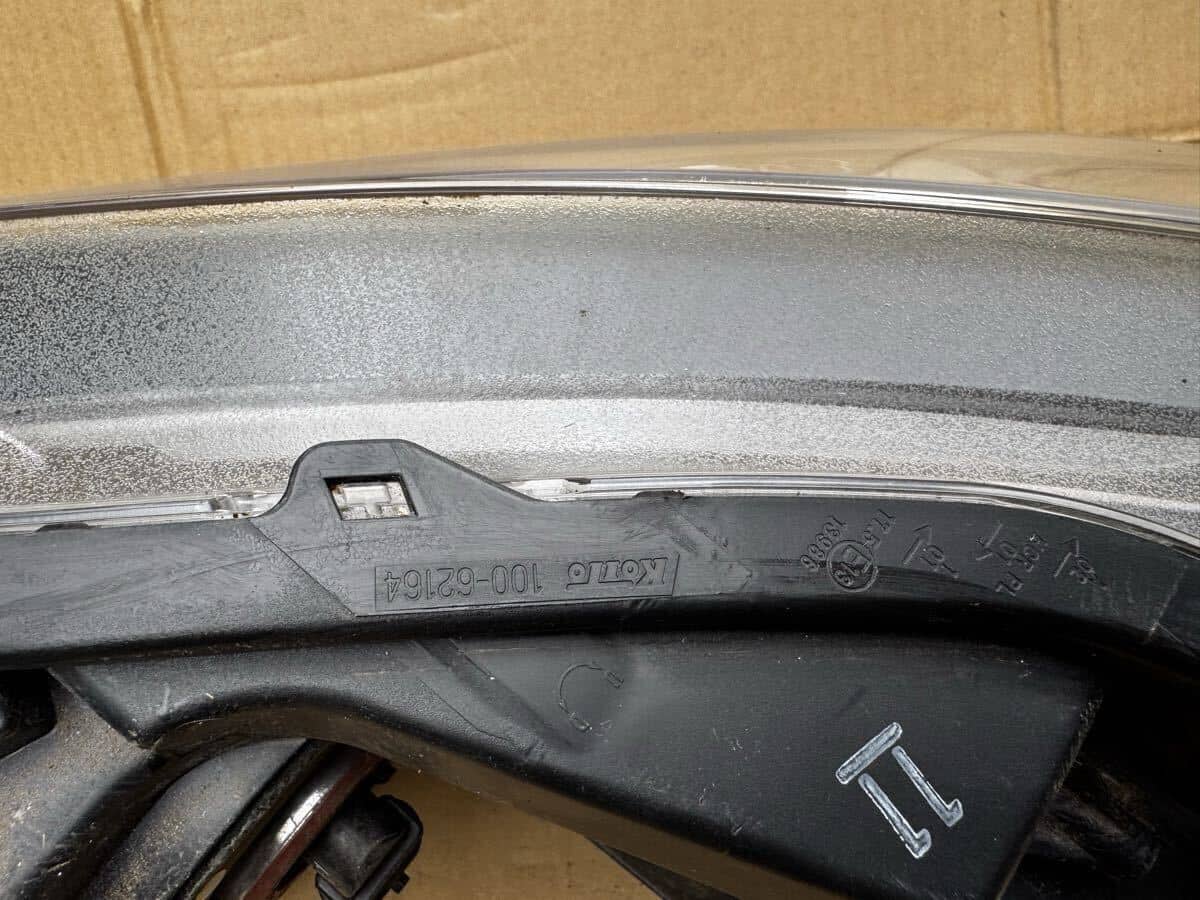 Used]Honda Vezel hybrid RU3/RU4 Right headlight LED KOITO 100