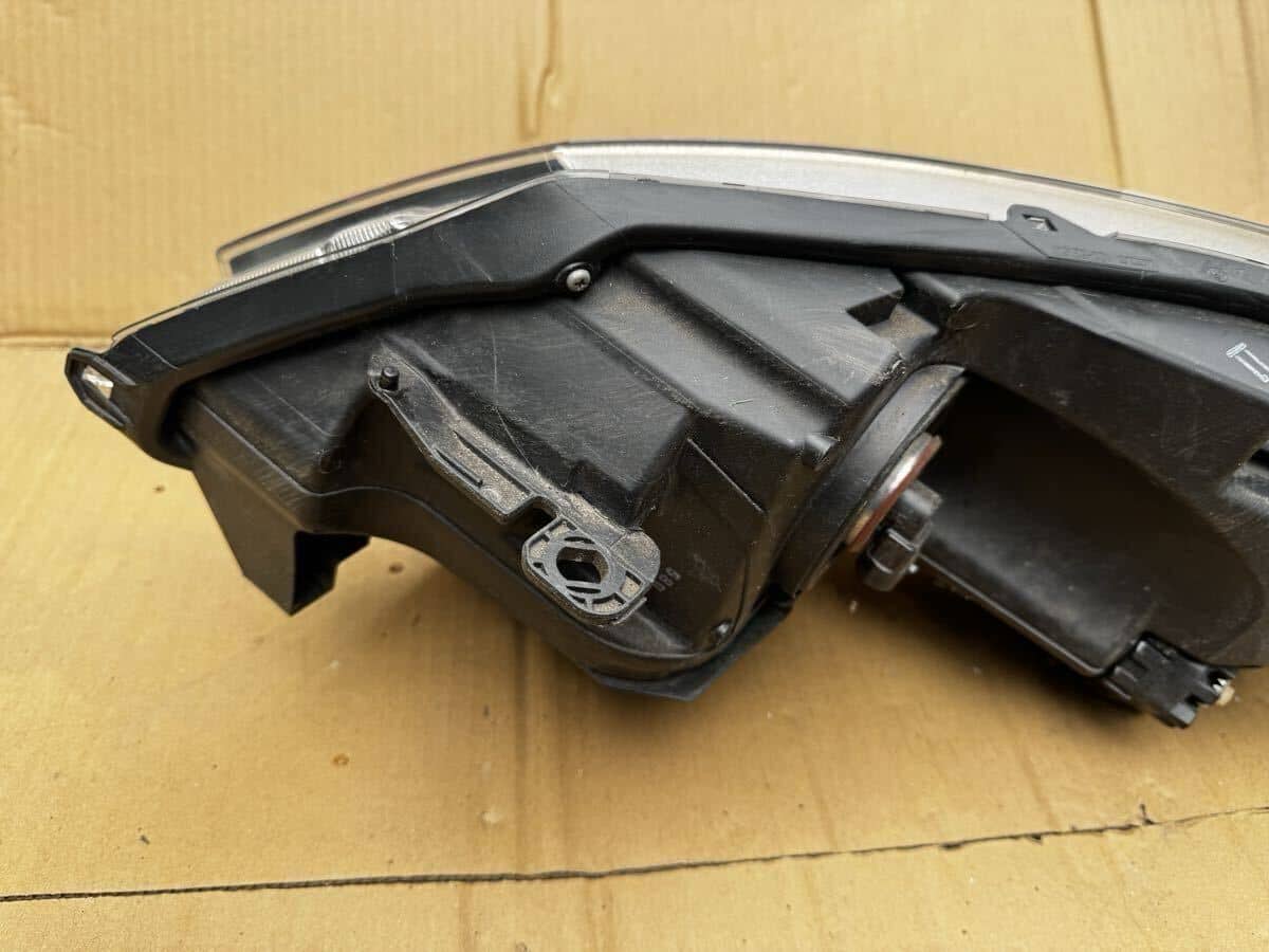 Used]Honda Vezel hybrid RU3/RU4 Right headlight LED KOITO 100