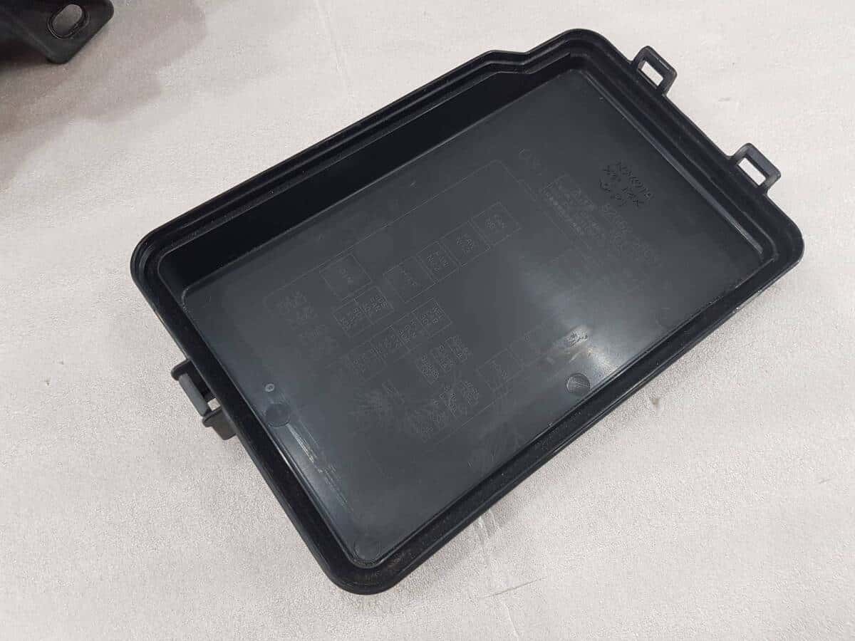 Used]Fuse Box 82662-58031 [C-1-1-NO] in the Toyota VELLFIRE