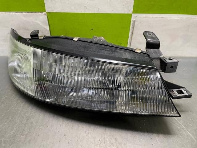 Used]Right Headlight TOYOTA Corolla Levin 1992 E-AE101 811201A570