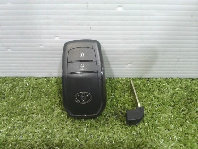 [Used]Keyless Entry Remote Control Key TOYOTA Aqua 2022 6AA-MXPK11 ...