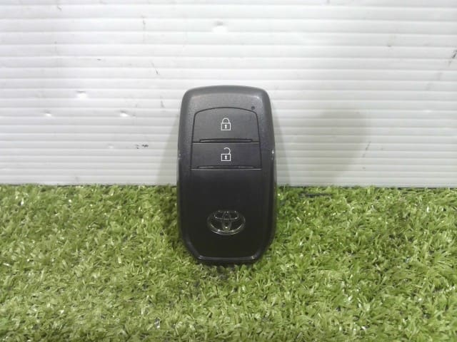 [Used]Keyless Entry Remote Control Key TOYOTA Aqua 2022 6AA-MXPK11 ...