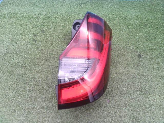 ノア 6AA-ZWR90W 右テールランプ 81551-V1010 MZRA90W G S-G X KOITO