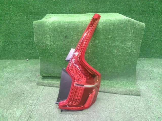 [Used]Volvo 90 series DLA-LB420XCPA Right Tail Lamp light 32228829 ...