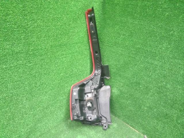 [Used]Volvo 90 series DLA-LB420XCPA Right Tail Lamp light 32228829 ...
