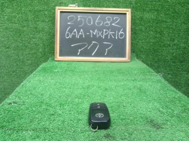 [Used]Keyless Entry Remote Control Key TOYOTA Aqua 2021 6AA-MXPK16 - BE ...