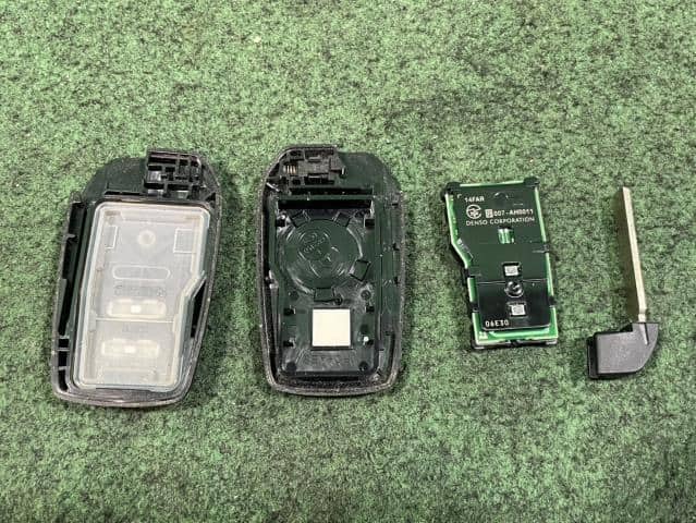 [Used]Keyless Entry Remote Control Key TOYOTA Aqua 2021 6AA-MXPK11 ...