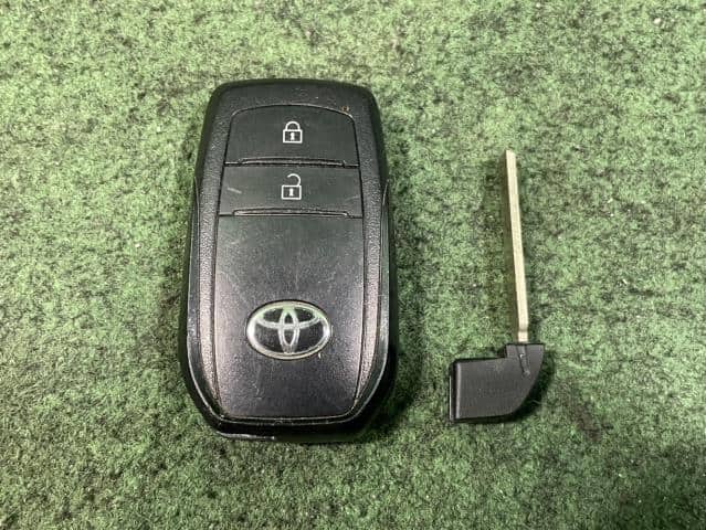 [Used]Keyless Entry Remote Control Key TOYOTA Aqua 2021 6AA-MXPK11 ...