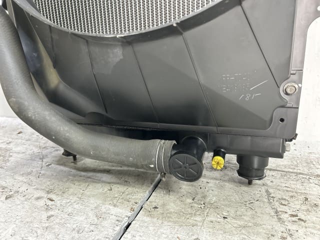 [Used]Radiator Mitsubishi Fuso Canter 2013 FDA00 ME418718 - BE FORWARD ...